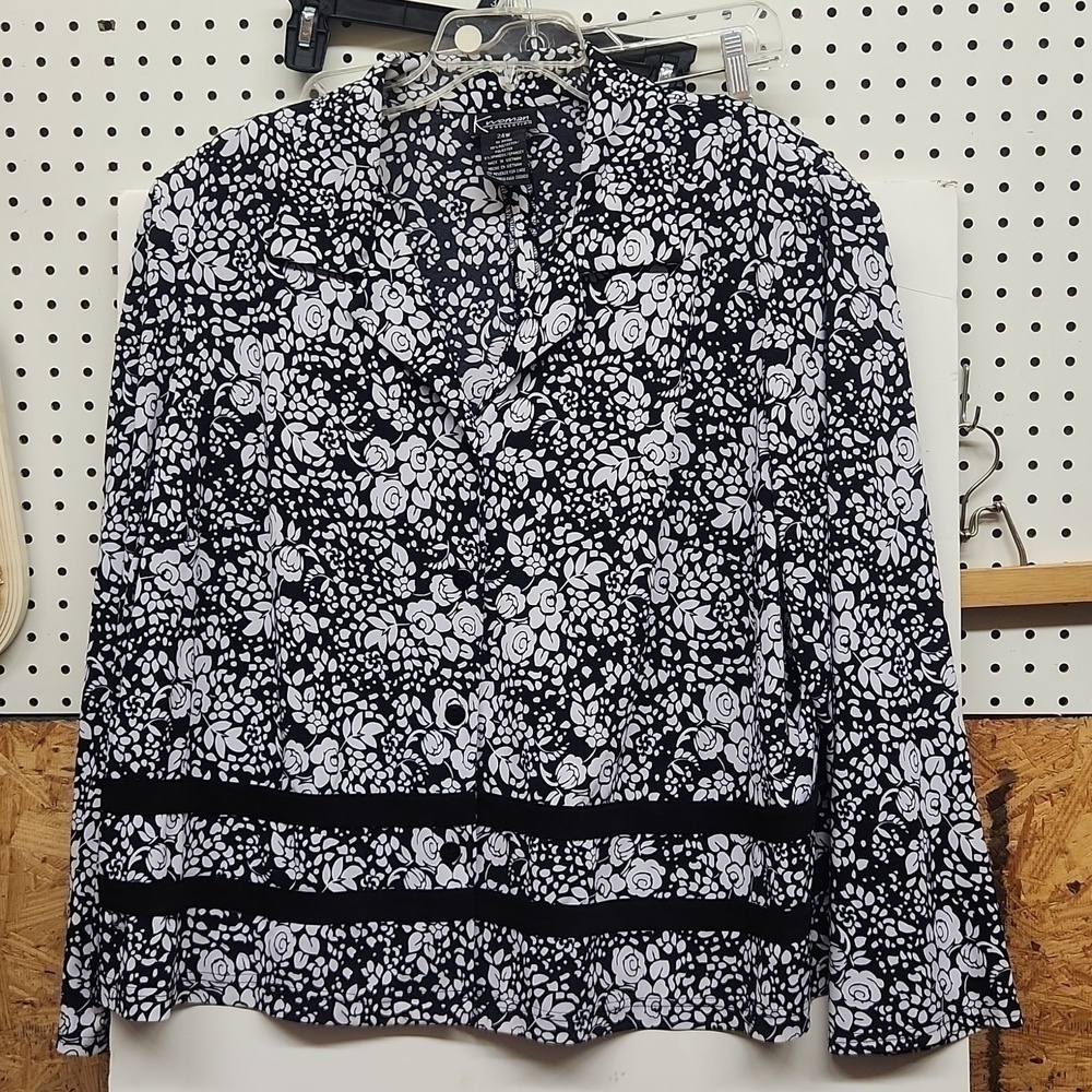 K woman collection blouse women's size 24W black white EUC